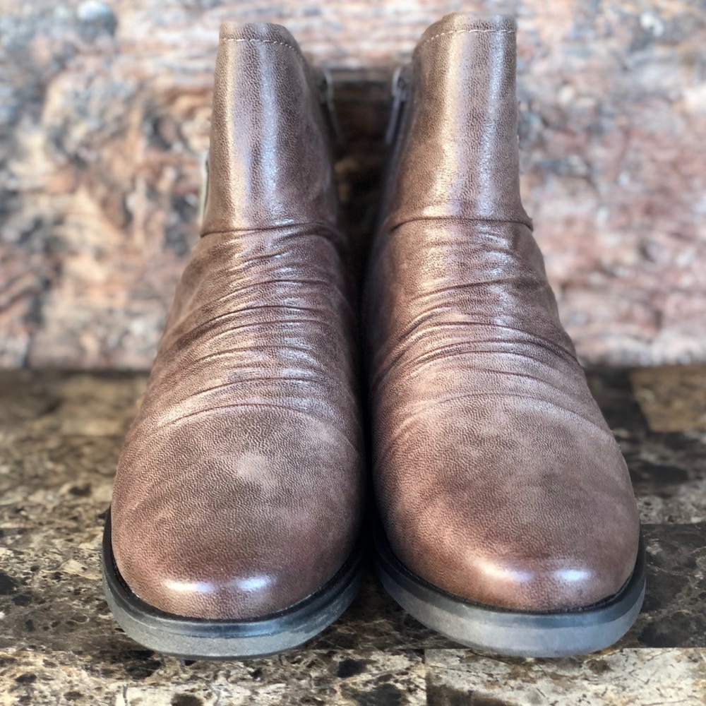 NEW Baretraps Anila Booties - Picture 9 of 15
